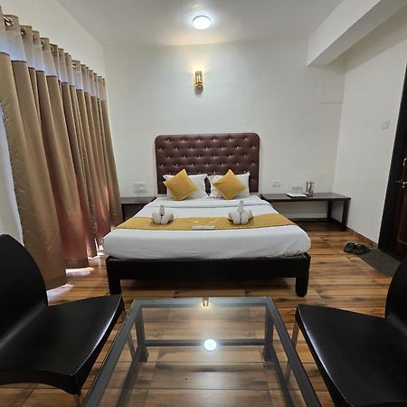 Hotel Vyankatesh & Pure Veg Restaurant Mahabaleshwar Ngoại thất bức ảnh