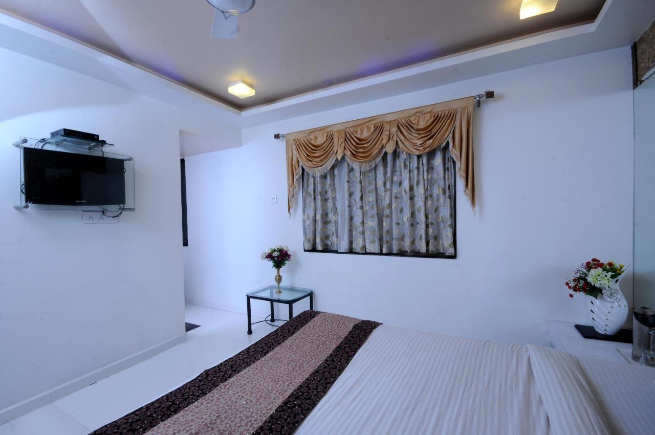 Hotel Vyankatesh & Pure Veg Restaurant Mahabaleshwar Ngoại thất bức ảnh