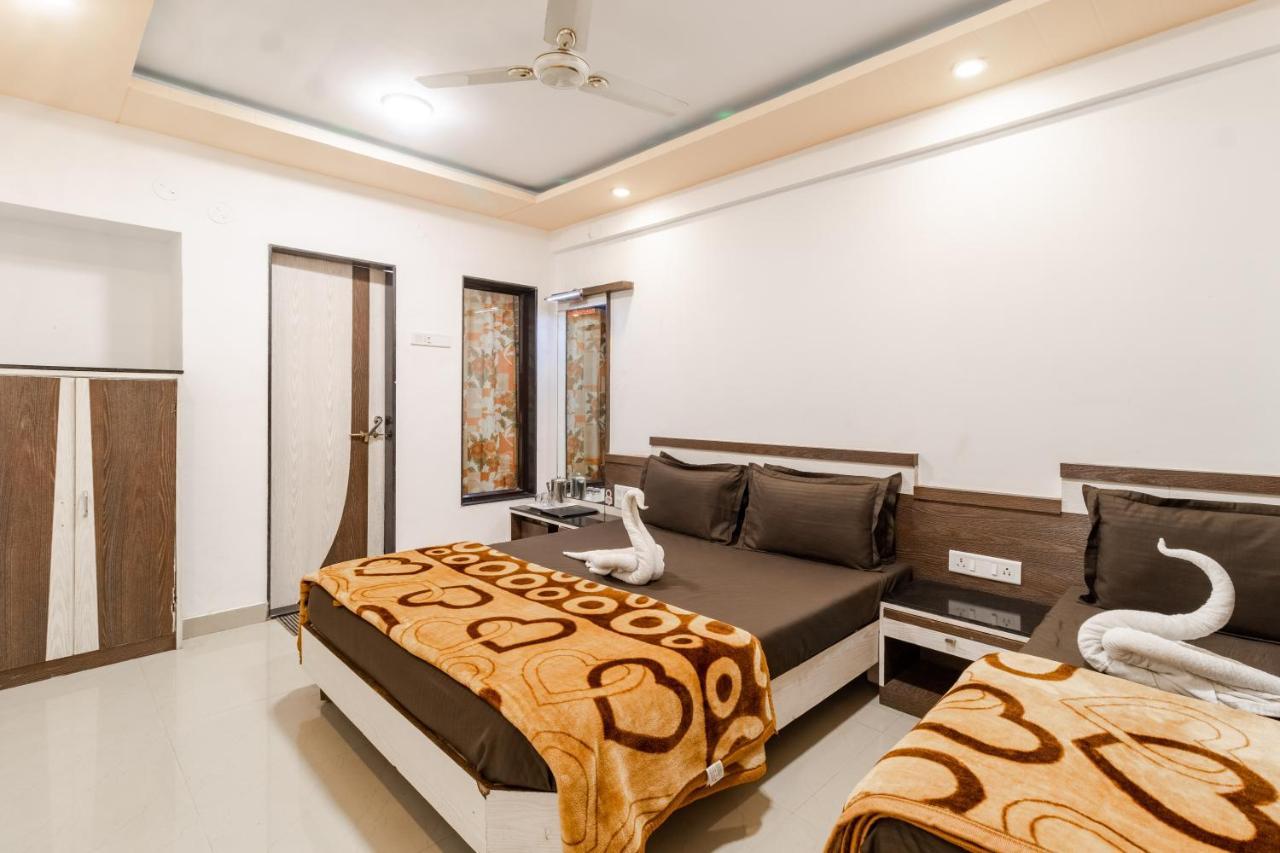 Hotel Vyankatesh & Pure Veg Restaurant Mahabaleshwar Ngoại thất bức ảnh