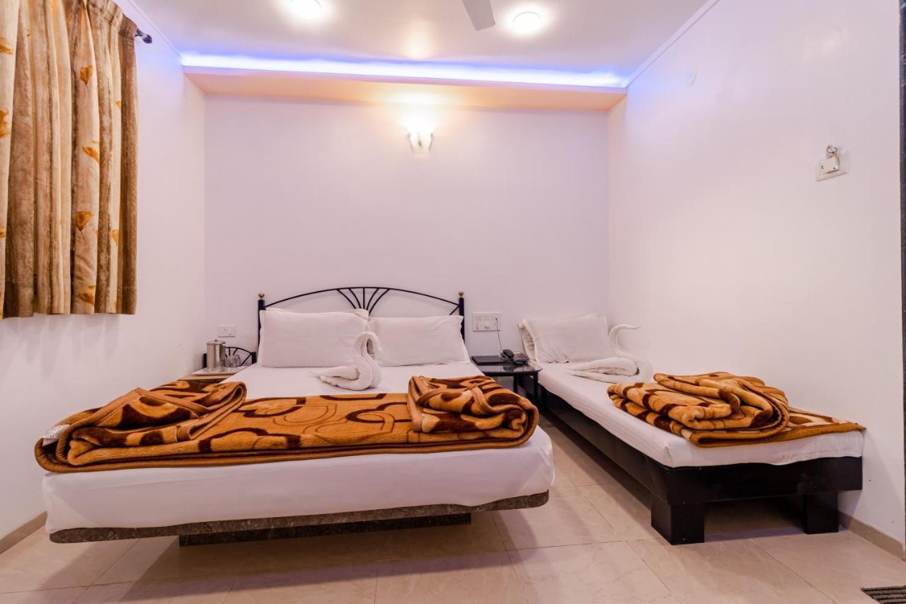 Hotel Vyankatesh & Pure Veg Restaurant Mahabaleshwar Ngoại thất bức ảnh