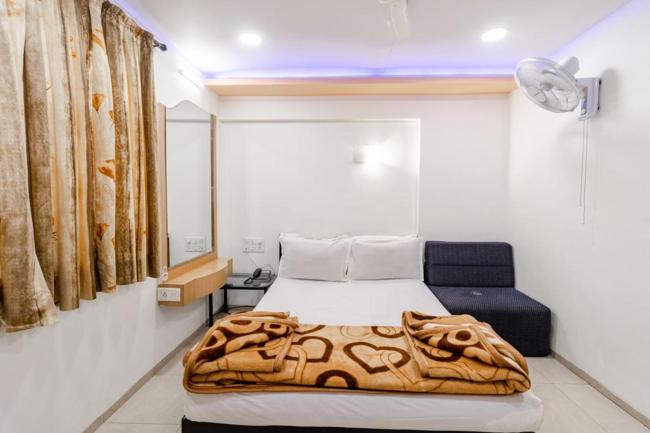 Hotel Vyankatesh & Pure Veg Restaurant Mahabaleshwar Ngoại thất bức ảnh