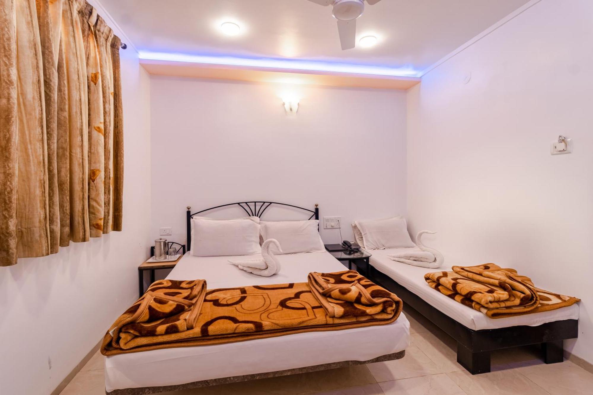 Hotel Vyankatesh & Pure Veg Restaurant Mahabaleshwar Ngoại thất bức ảnh