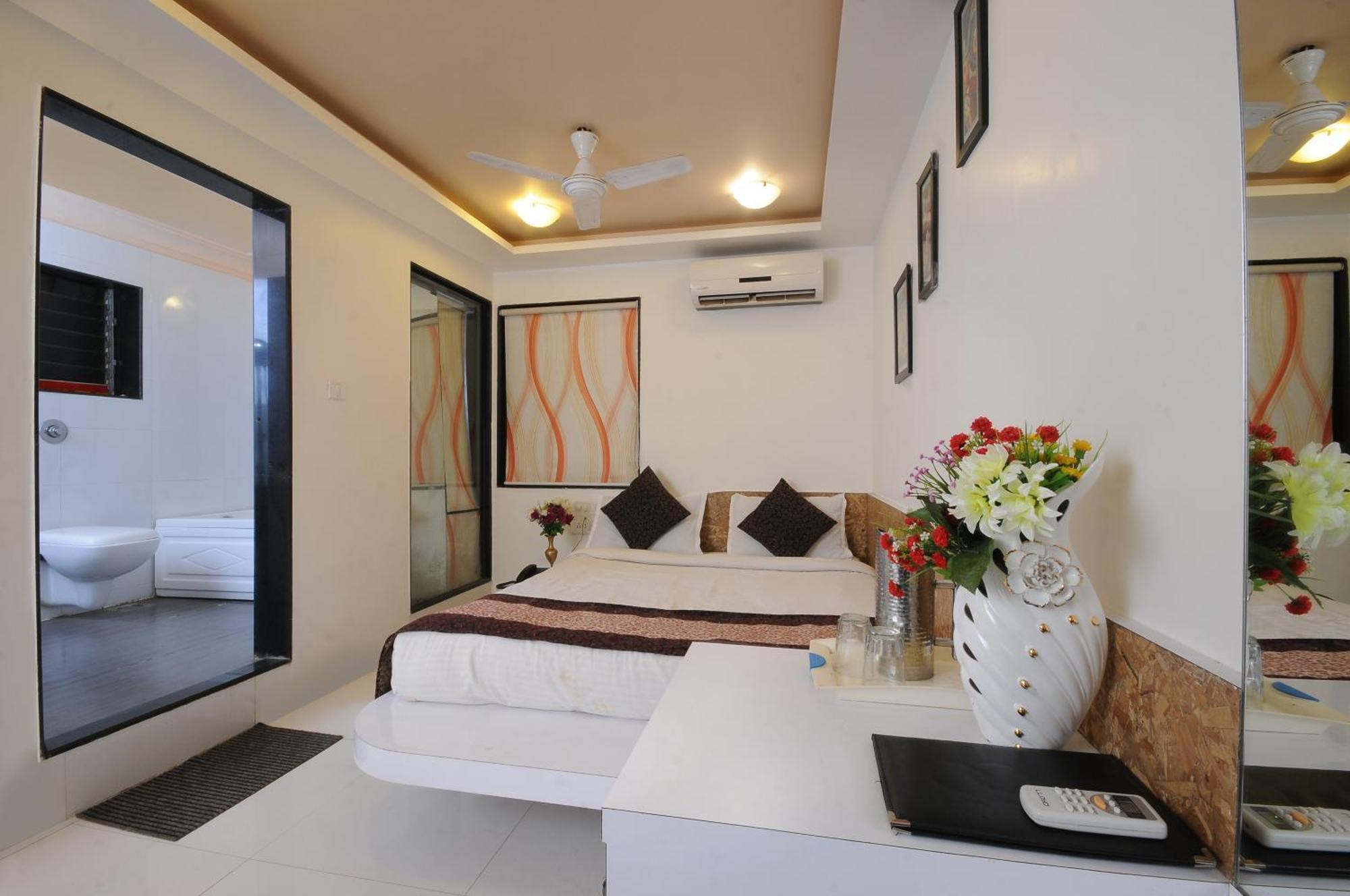 Hotel Vyankatesh & Pure Veg Restaurant Mahabaleshwar Ngoại thất bức ảnh