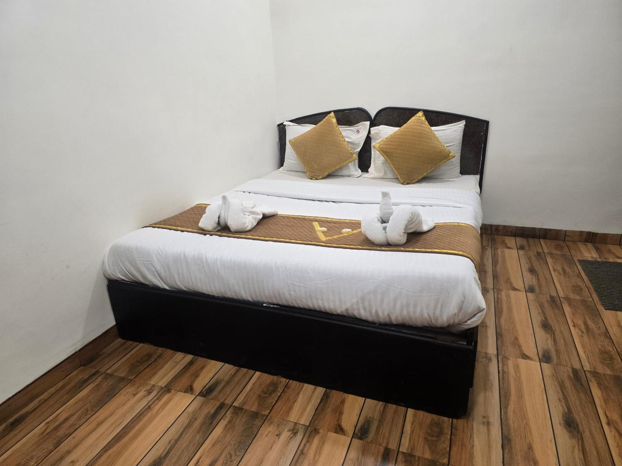 Hotel Vyankatesh & Pure Veg Restaurant Mahabaleshwar Ngoại thất bức ảnh