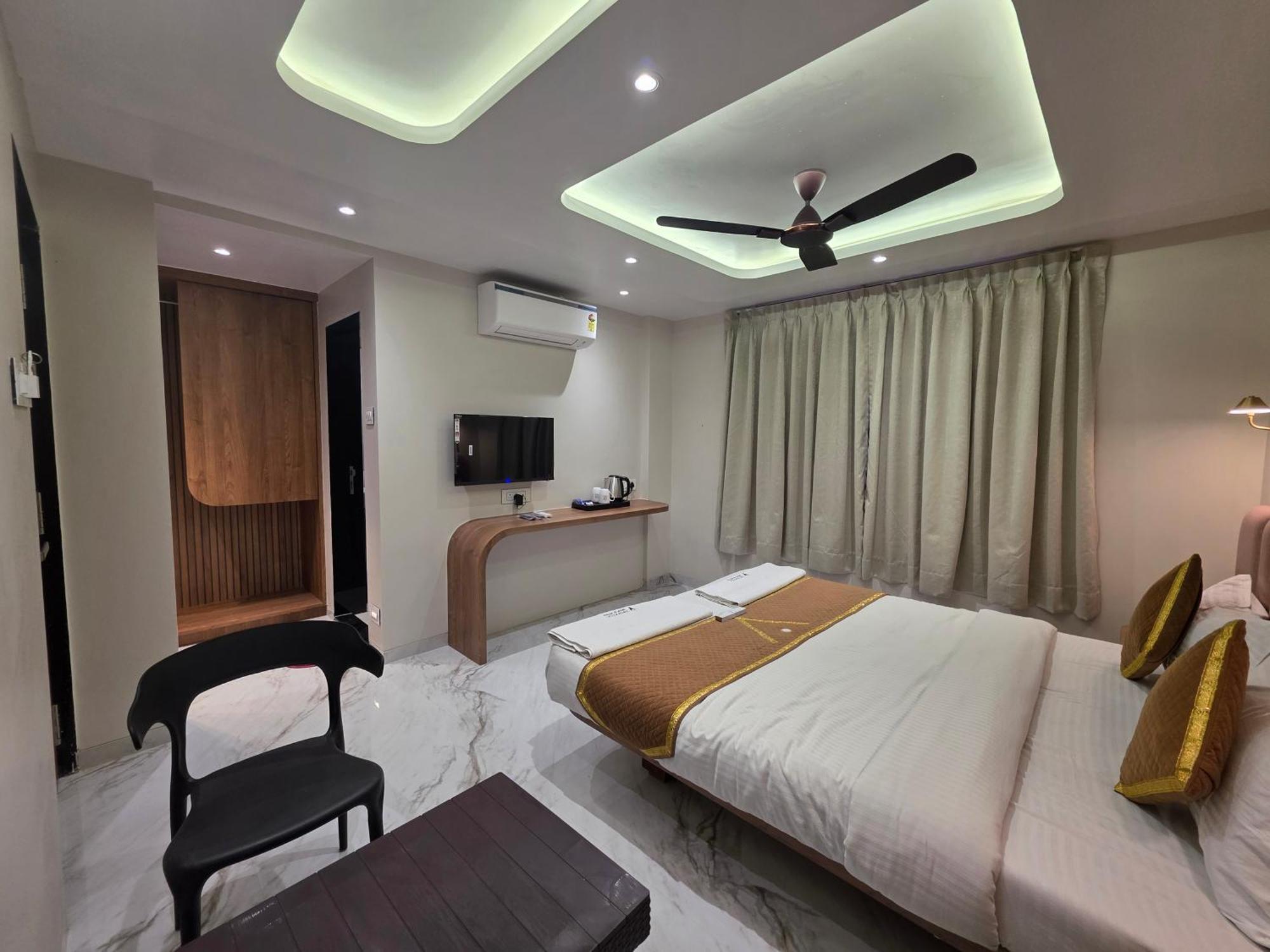 Hotel Vyankatesh & Pure Veg Restaurant Mahabaleshwar Ngoại thất bức ảnh