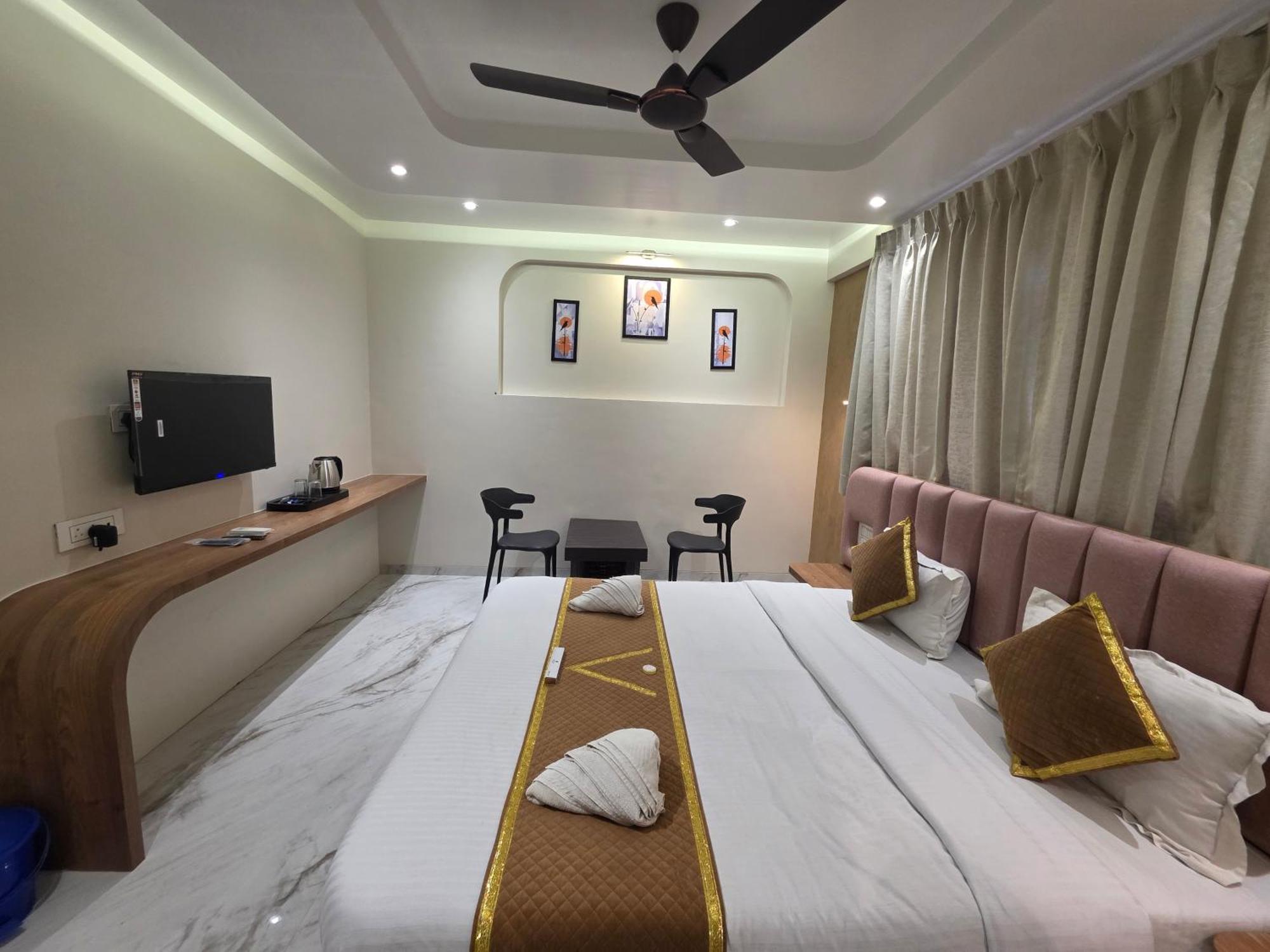 Hotel Vyankatesh & Pure Veg Restaurant Mahabaleshwar Ngoại thất bức ảnh