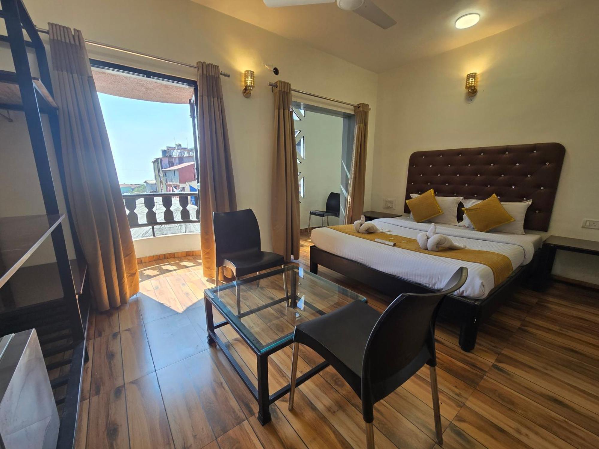 Hotel Vyankatesh & Pure Veg Restaurant Mahabaleshwar Ngoại thất bức ảnh