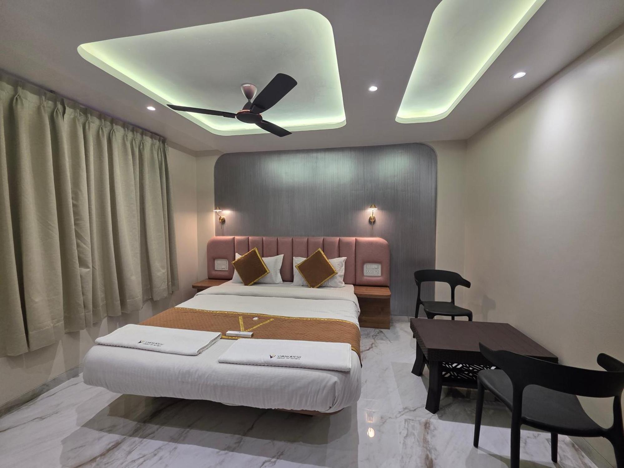 Hotel Vyankatesh & Pure Veg Restaurant Mahabaleshwar Ngoại thất bức ảnh