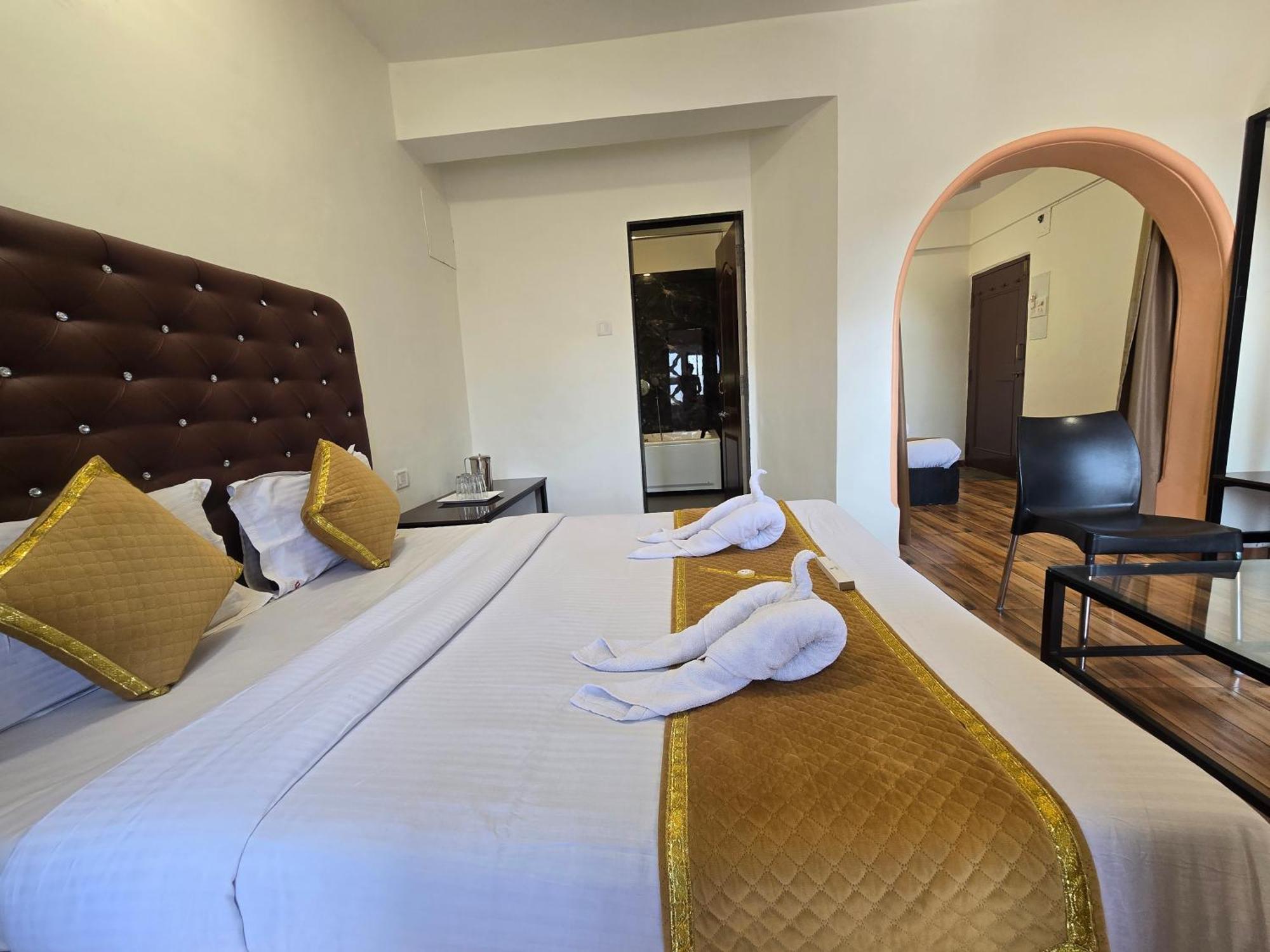 Hotel Vyankatesh & Pure Veg Restaurant Mahabaleshwar Ngoại thất bức ảnh