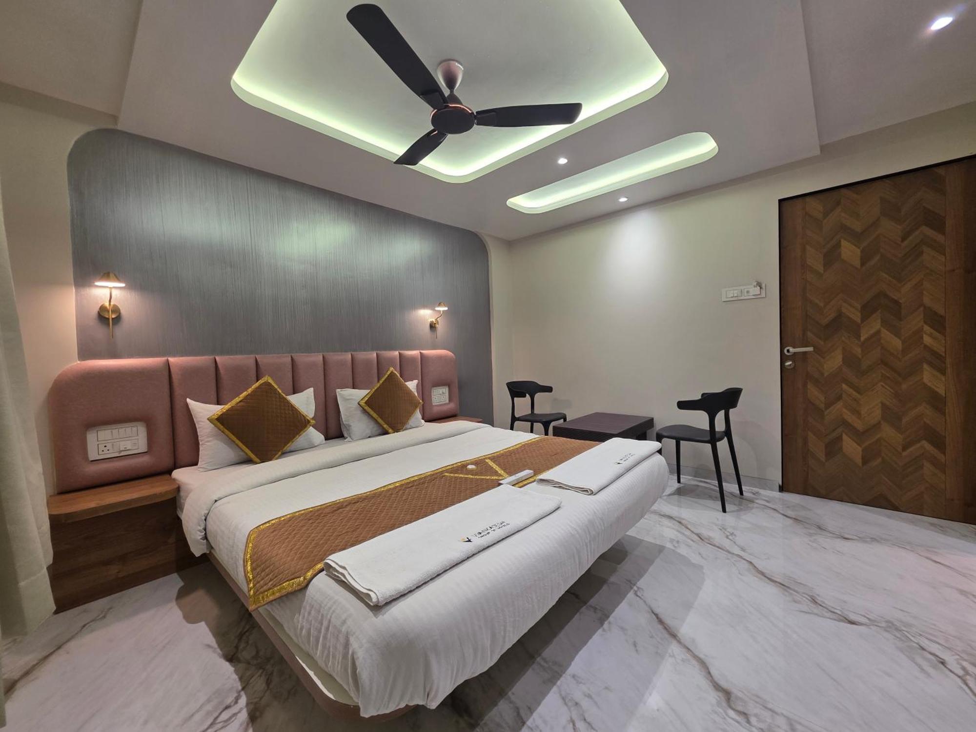 Hotel Vyankatesh & Pure Veg Restaurant Mahabaleshwar Ngoại thất bức ảnh