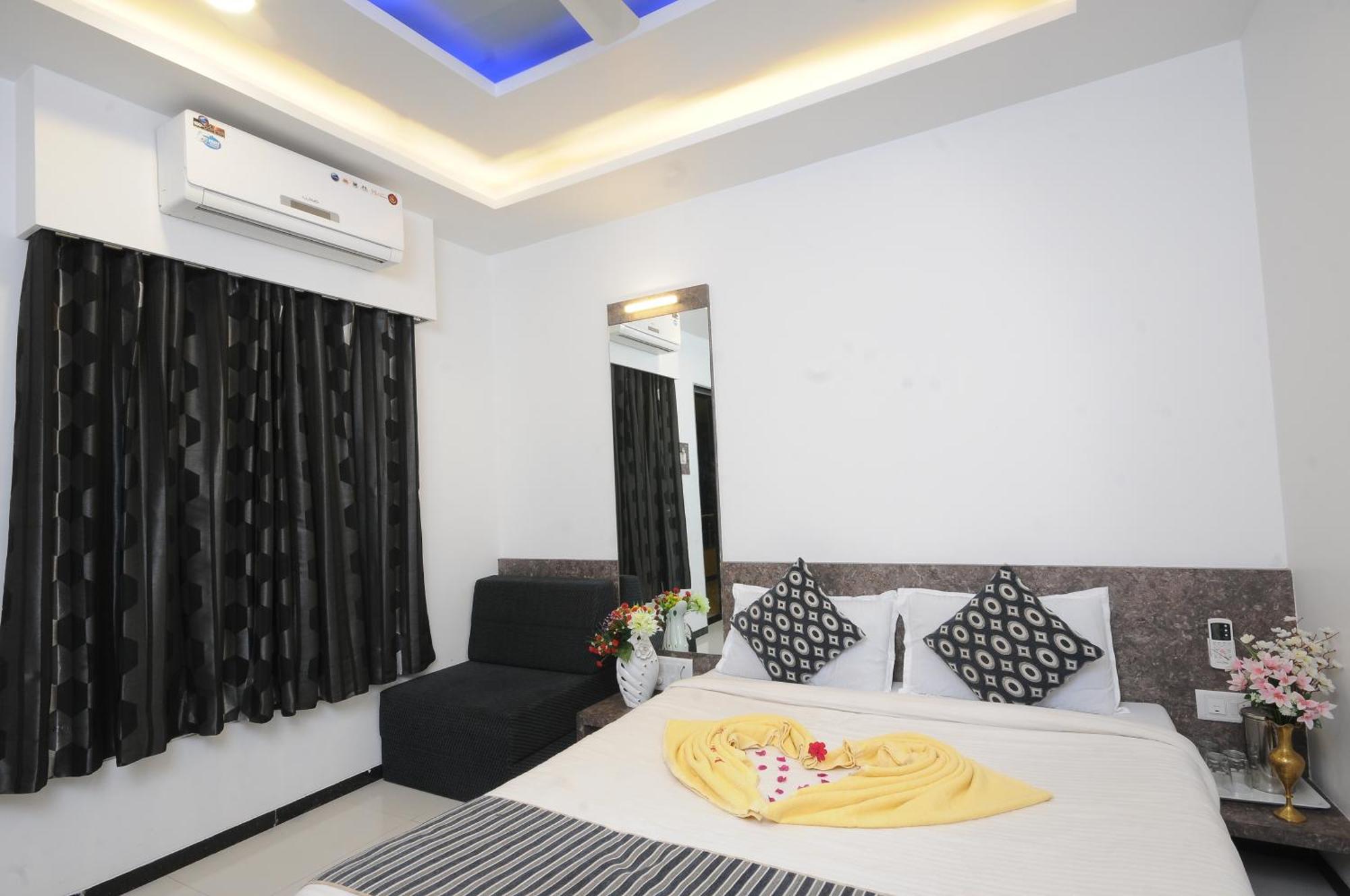 Hotel Vyankatesh & Pure Veg Restaurant Mahabaleshwar Ngoại thất bức ảnh