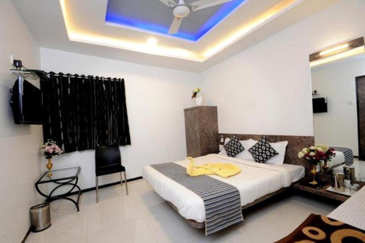 Hotel Vyankatesh & Pure Veg Restaurant Mahabaleshwar Ngoại thất bức ảnh
