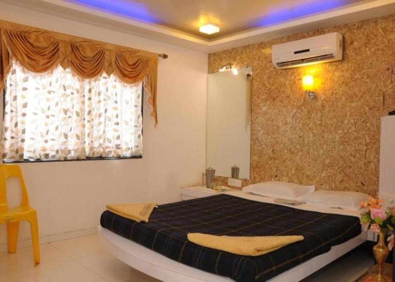 Hotel Vyankatesh & Pure Veg Restaurant Mahabaleshwar Ngoại thất bức ảnh