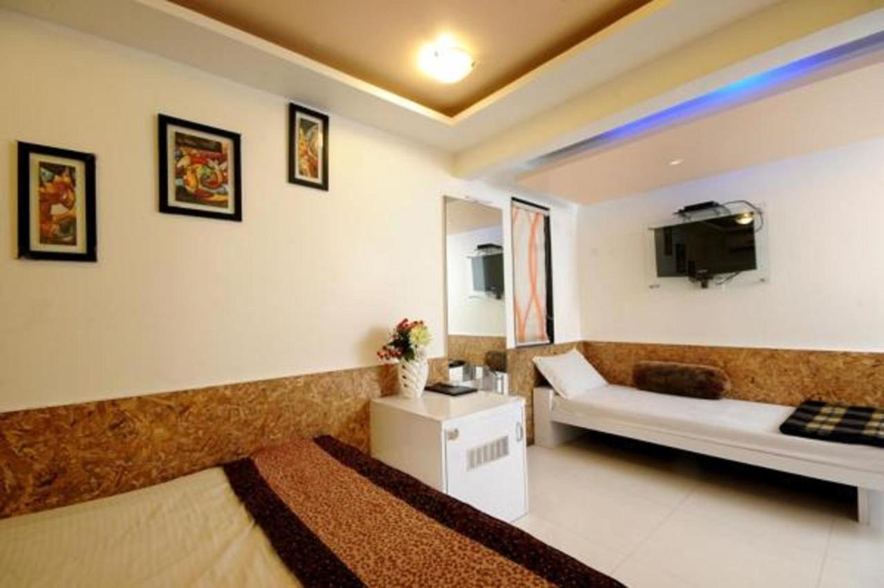 Hotel Vyankatesh & Pure Veg Restaurant Mahabaleshwar Ngoại thất bức ảnh